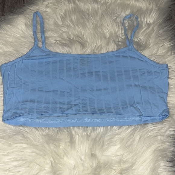 Simple light blue shein crop top - Picture 2 of 4